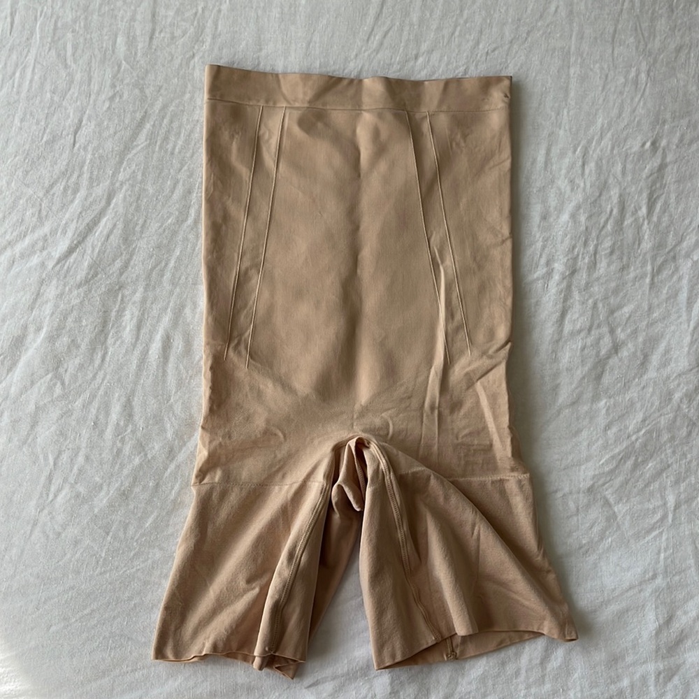 SPANX ONCORE HIGH WAIST SCULPTING MID THIGH SHORT SIZE SMALL